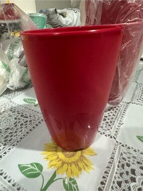 4  cups Bold Red Plastic Decorative Vase - Stylish Home Accent
